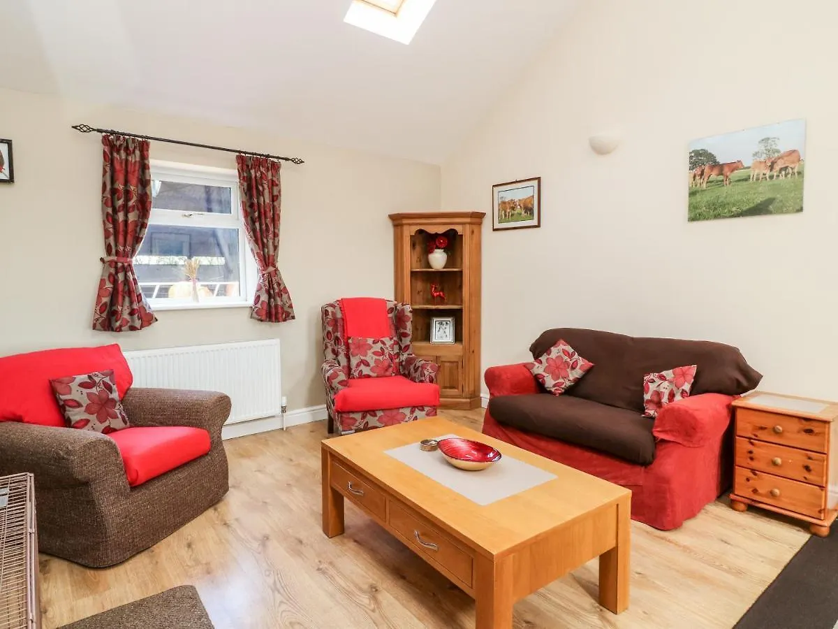 2 Pines Farm Cottages Ulleskelf 0*,  Wielka Brytania
