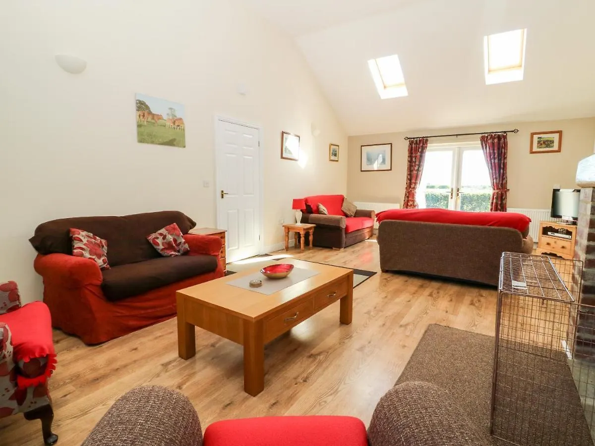 Dom wakacyjny 2 Pines Farm Cottages Ulleskelf Wielka Brytania