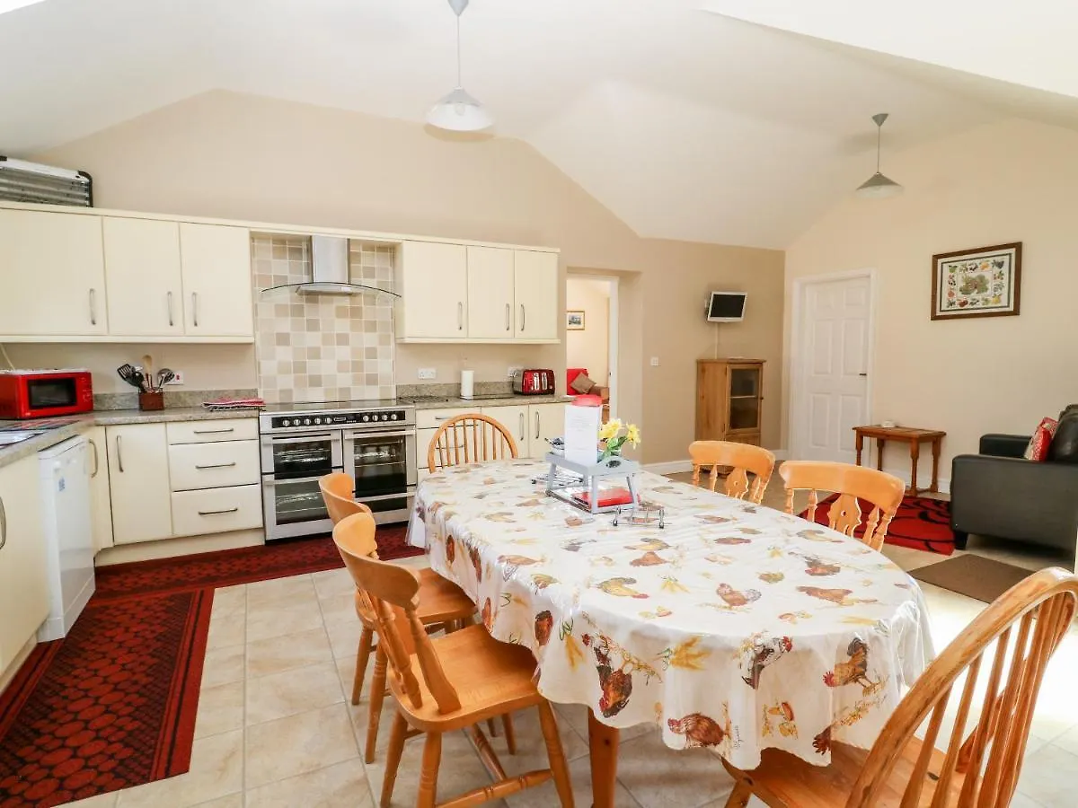 2 Pines Farm Cottages Ulleskelf 0*,